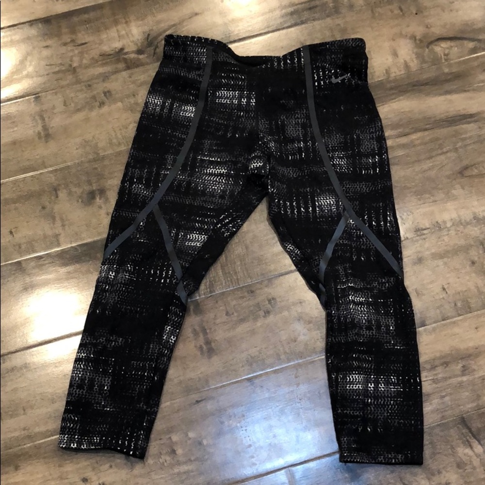 Nike Capri Leggings Size Small